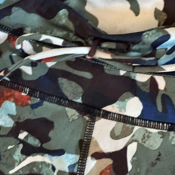 Free People FP movement size Medium Daybreak Camo 7/8 Legging with mesh - Picture 4 of 5